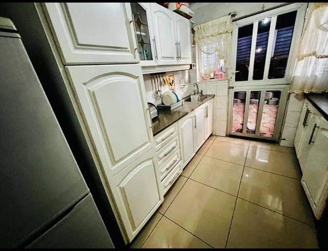 3 BEDROOM HOUSE FOR SALE IN KWAMASHU